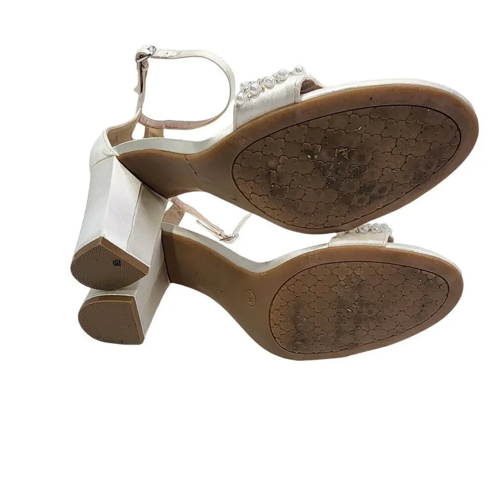 Kelly & Katie Hildie Sandals Women's‎ Size 9 Pearl Beads